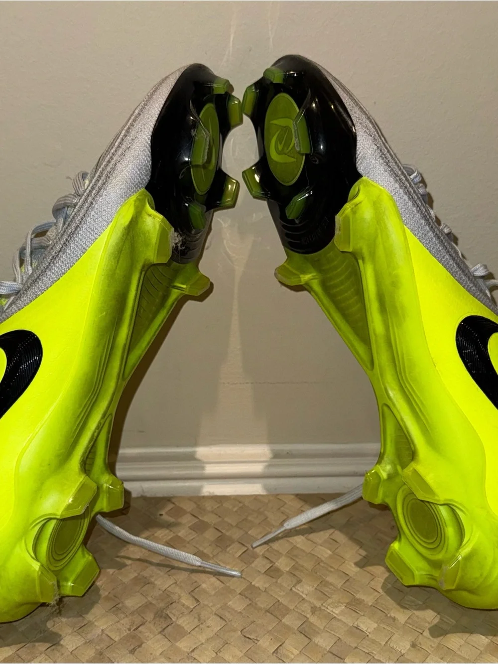 Nike PRO Phantom Luna 2 Pro FG Mad Voltage Soccer Cleats Men’s 8 FJ2575-003